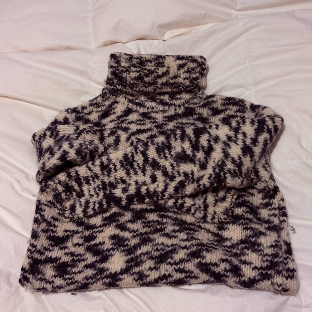 GAP Black and Cream Cowl wool Neck Sweater, women’s L (but more like m)